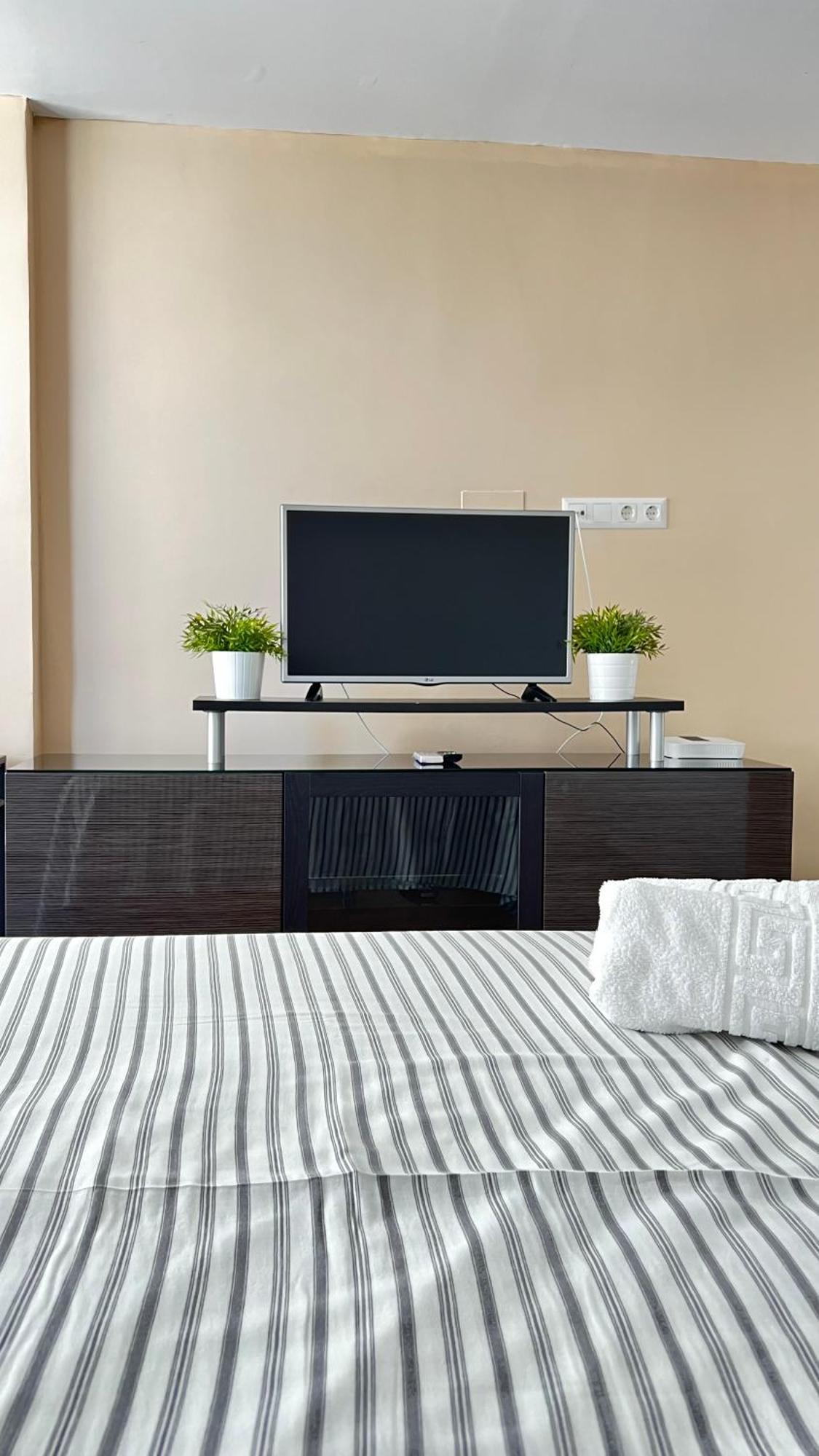 Vista A La Playa, Cerca Del Centro Con Piscina Apartment เบนัลมาเดนา ภายนอก รูปภาพ